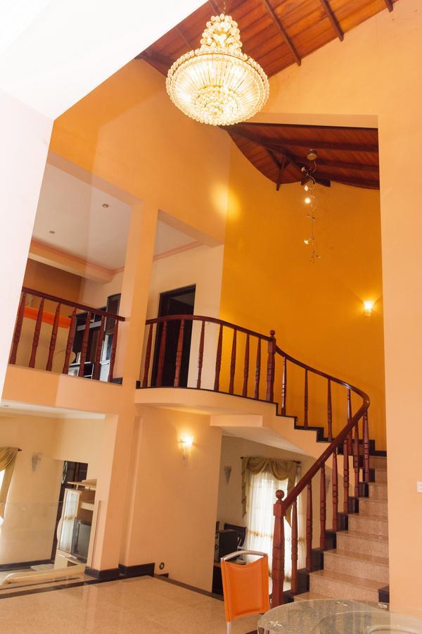 Breeze Villa Канди Екстериор снимка