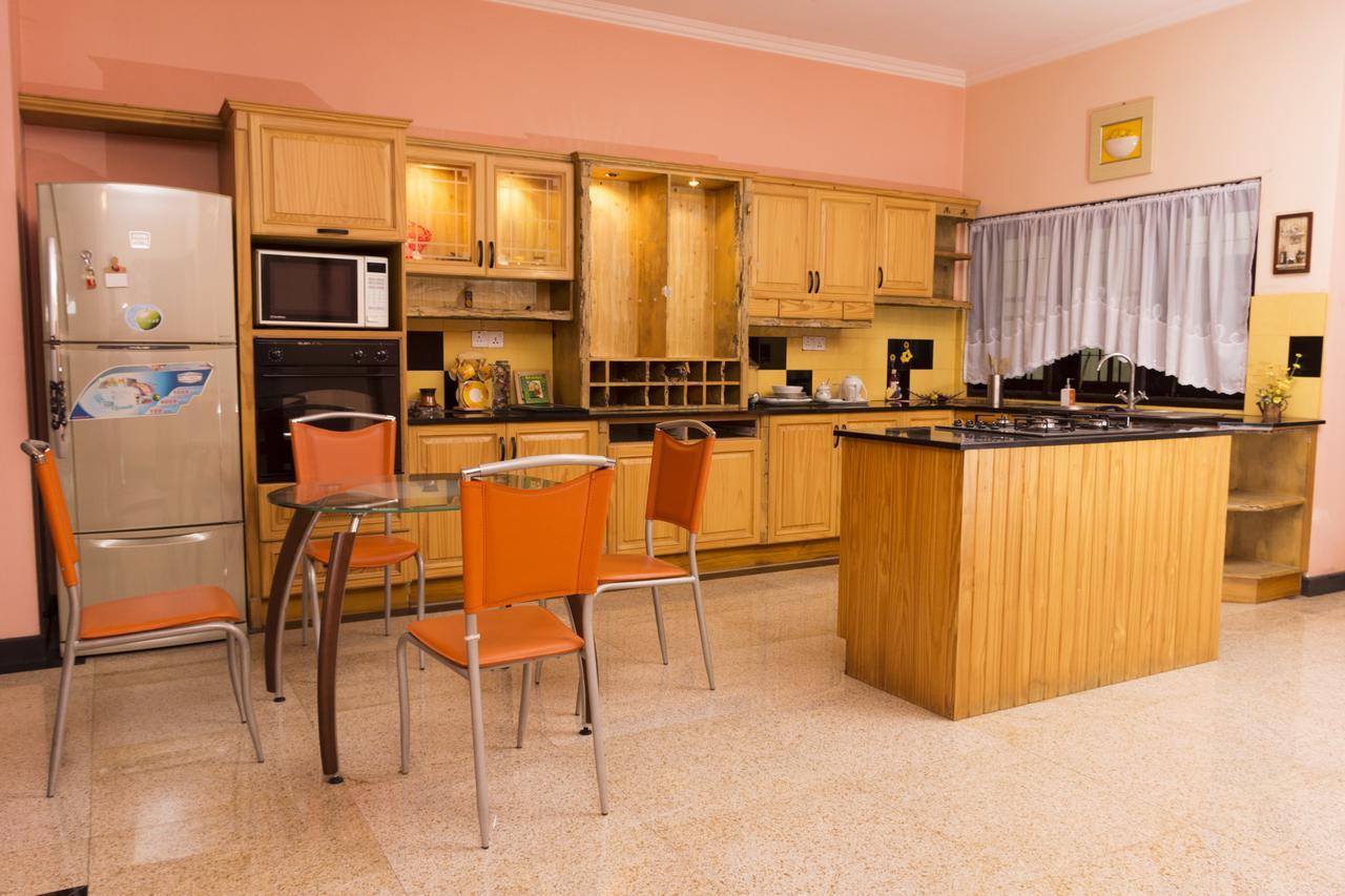 Breeze Villa Канди Екстериор снимка