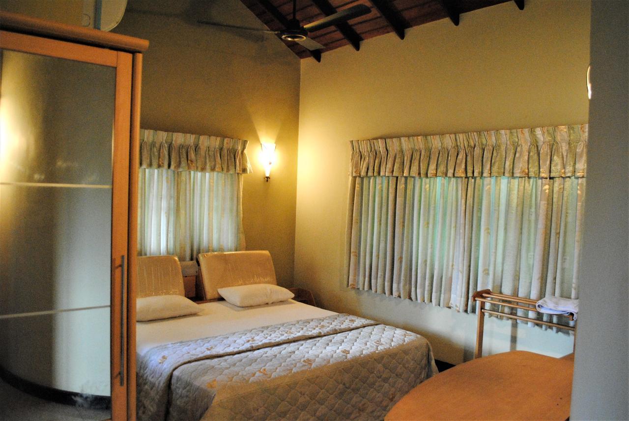 Breeze Villa Канди Екстериор снимка