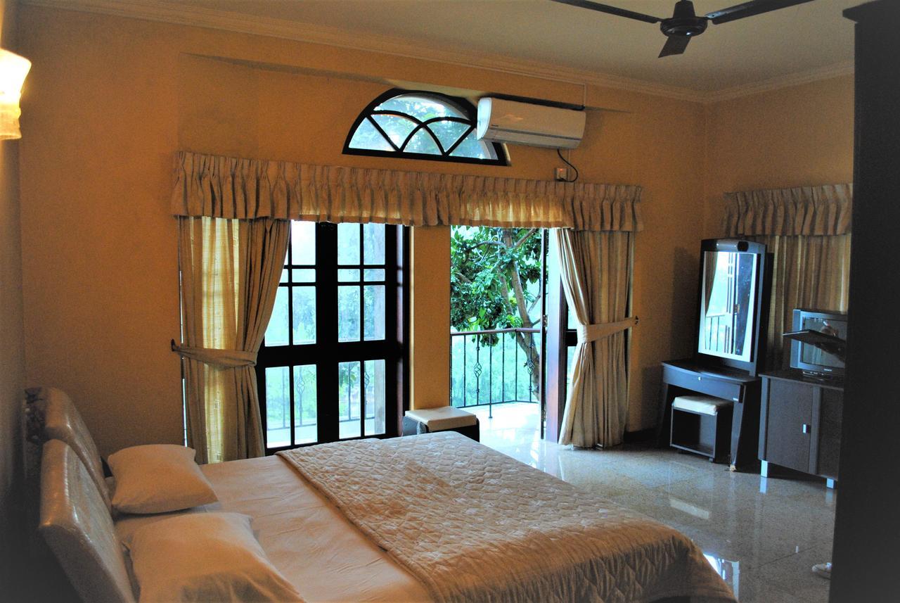 Breeze Villa Канди Екстериор снимка