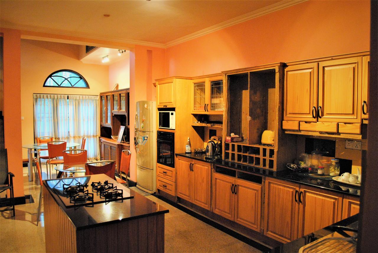Breeze Villa Канди Екстериор снимка