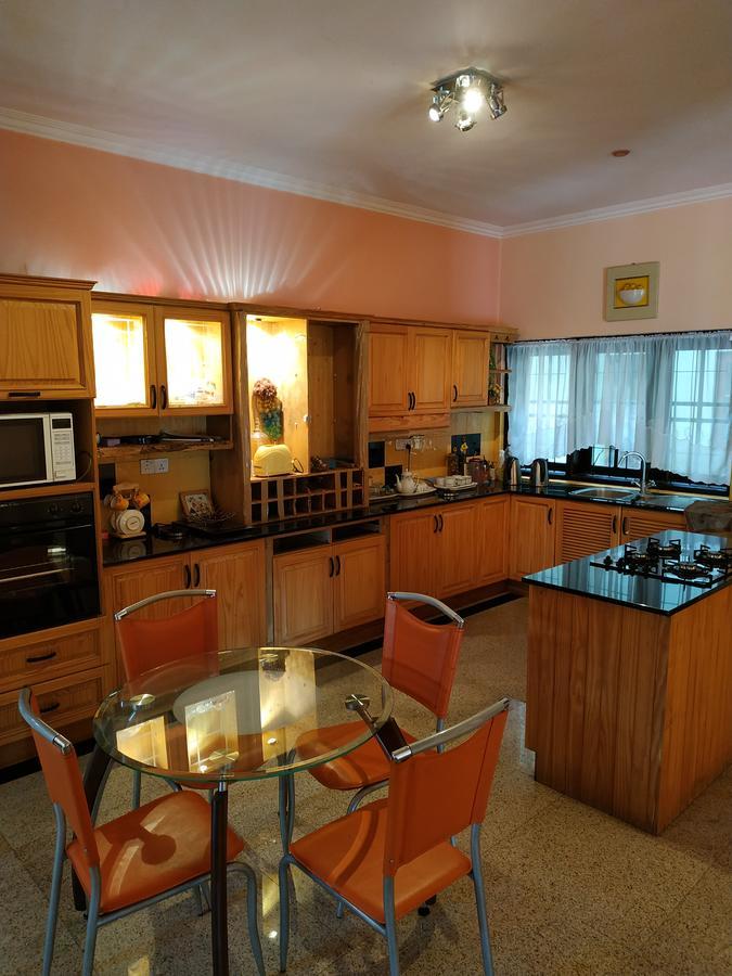 Breeze Villa Канди Екстериор снимка
