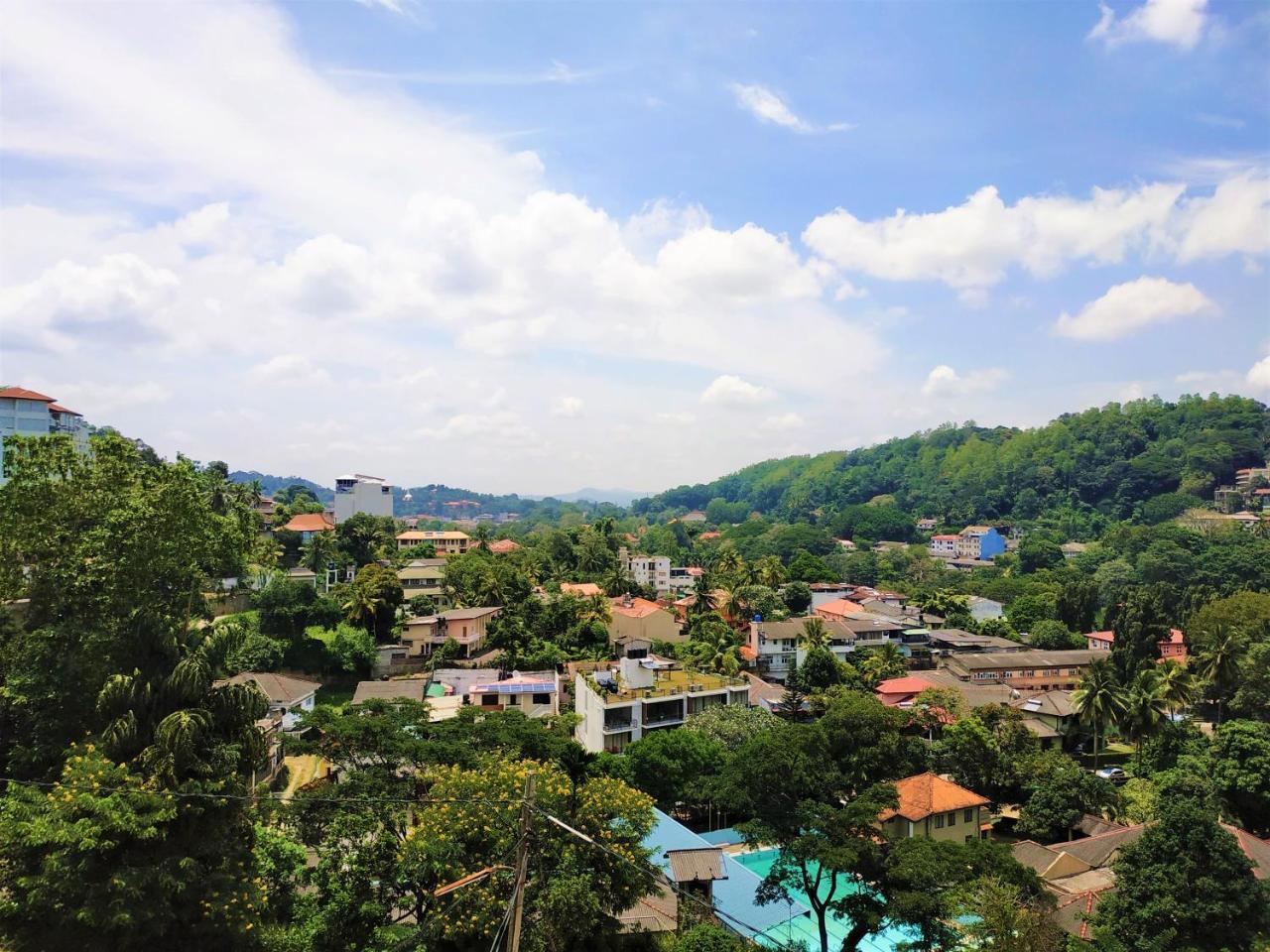 Breeze Villa Канди Екстериор снимка