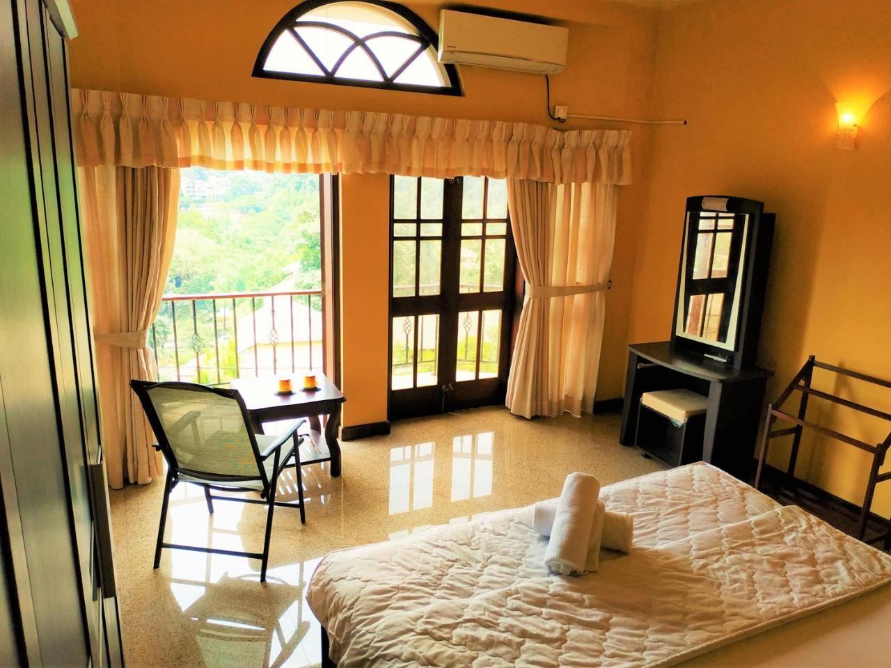 Breeze Villa Канди Екстериор снимка