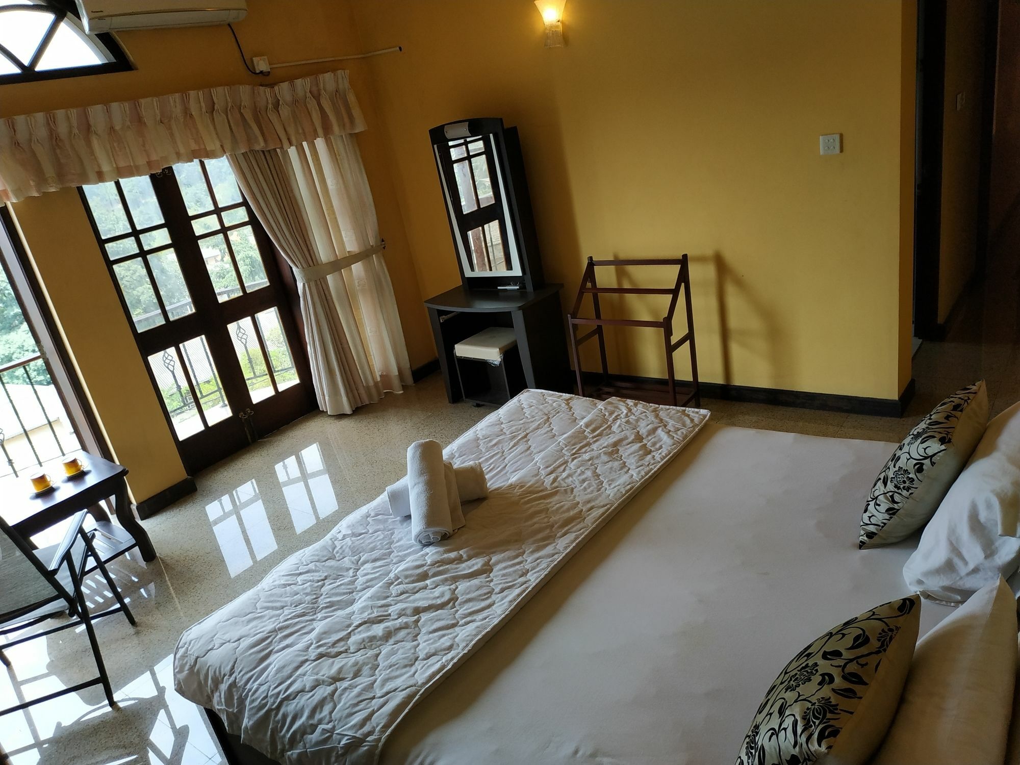 Breeze Villa Канди Екстериор снимка